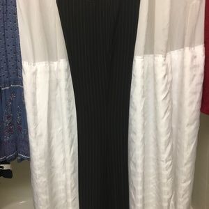 *NEW-w-TAGS*TAHARI*WOMENS SIZE 6 DRESS PANTS*BLACK-w-WHITE PINSTRIPES-REAL NICE!